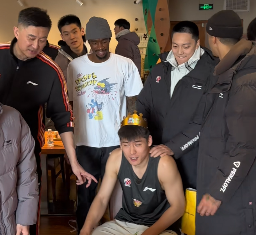 hth华体育app官网登录-广东为陈家政庆生！小胡徐杰按捺不住，杜锋待遇拉满，4人下狠手